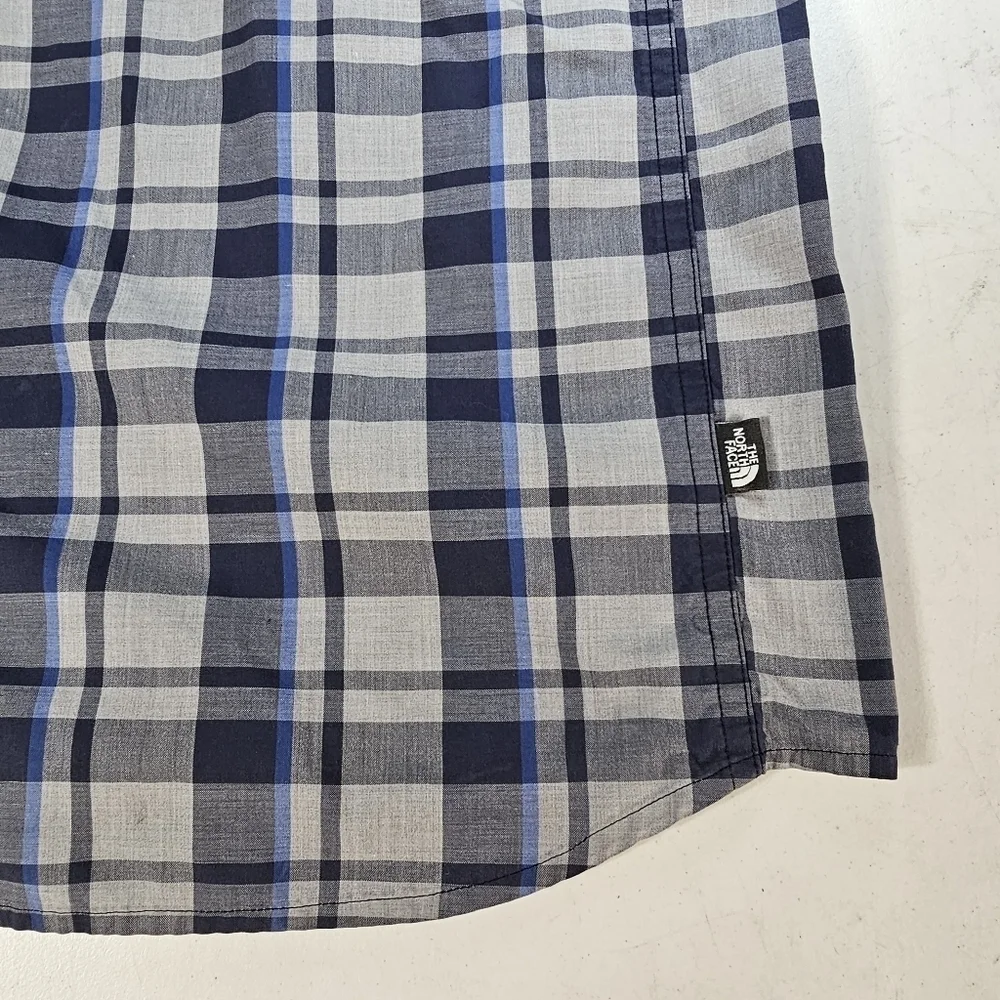 The North Face Men's Gray Blue Plaid Large Short Sleeve Casual Buttondown Shirt